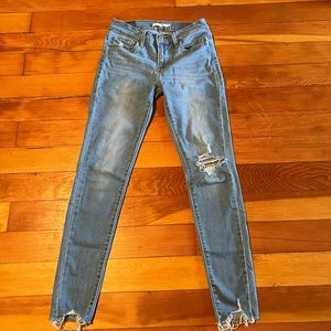 Levi 710 super skinny Size: 27